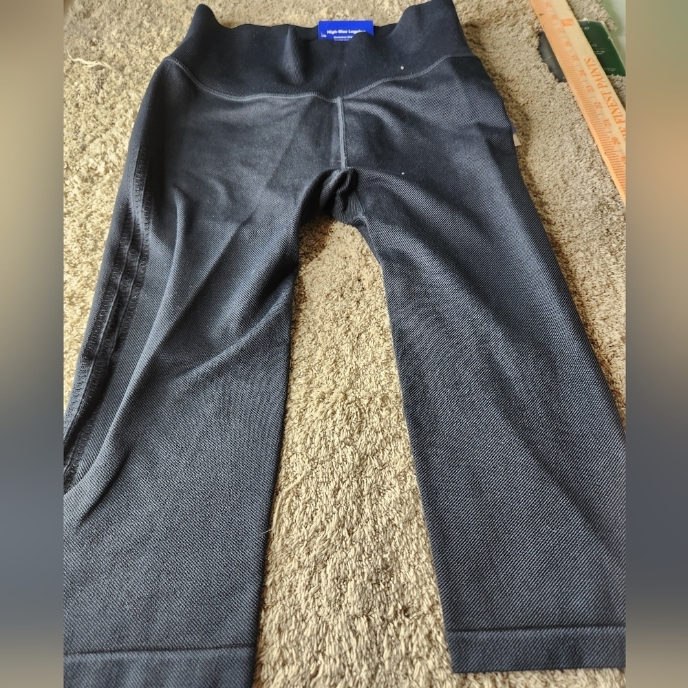 JoyLab Short Black High Rise Leggings Size M